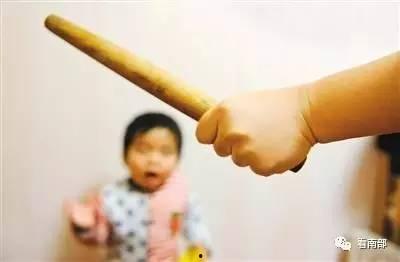小孩挨打的视频